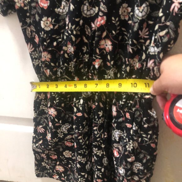 Old Navy Sz XS Black Floral Rayon Flutter Sleeve Open Back Romper w/ Pockets - Picture 7 of 9